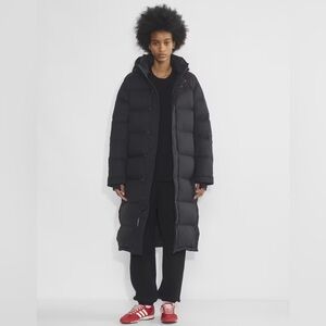 Aritzia TNA Super Puff Long - cliMATTE in black
